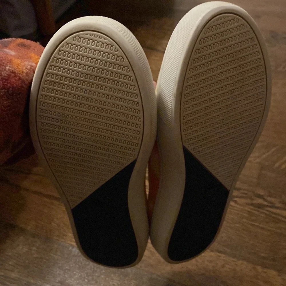 Kids size 4 Rothy’s with yellow dog print - Picture 2 of 4